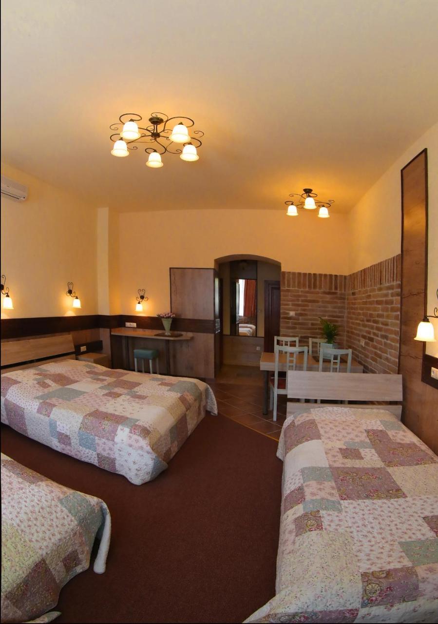 Hotel Familia Vendeghaz 3*