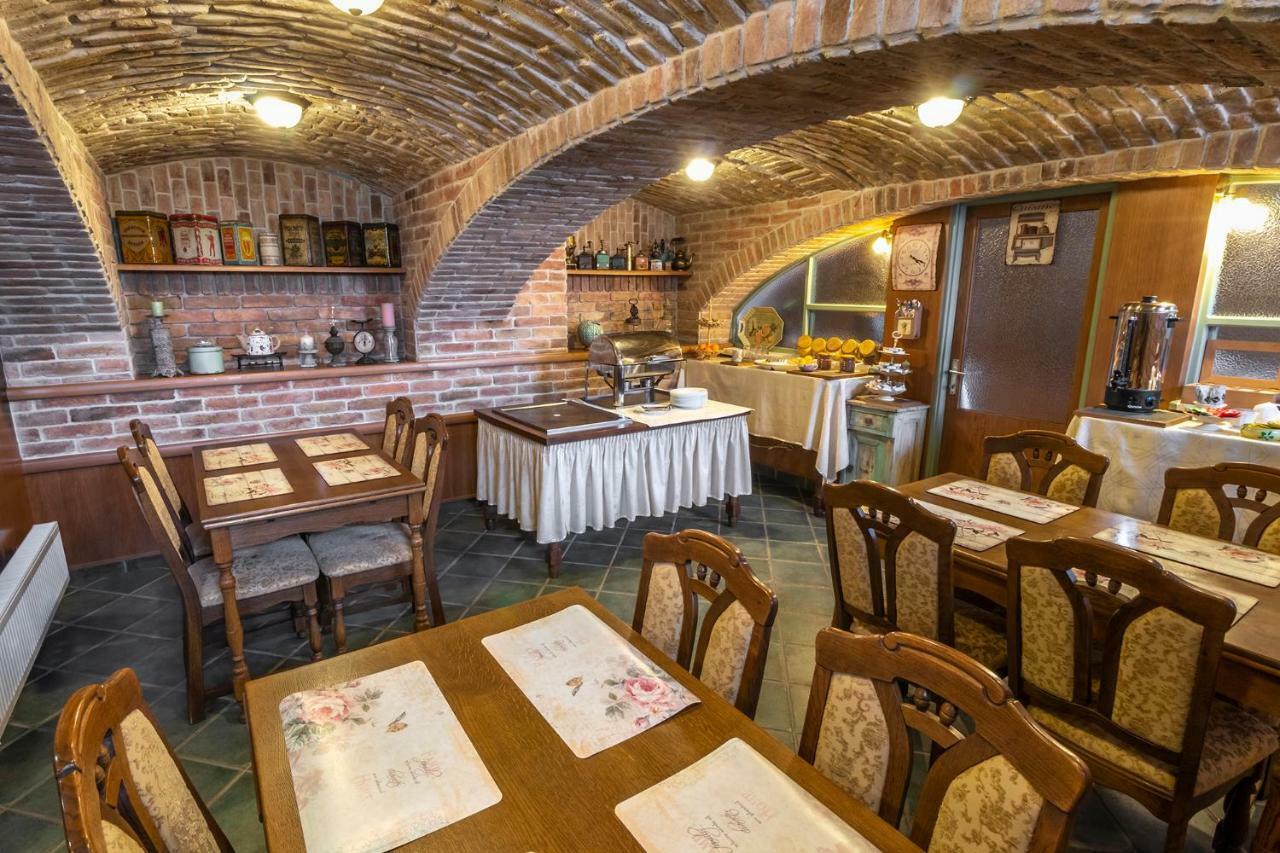 Hotel Familia Vendeghaz