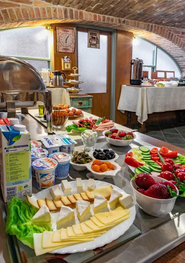 Familia Vendeghaz Hotel